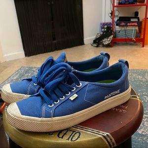 Pantone Cariuma sneakers